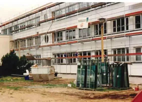 1993-07_Wiedereinzug-in-die-Pruessingstrasse-25-GODYO-Story