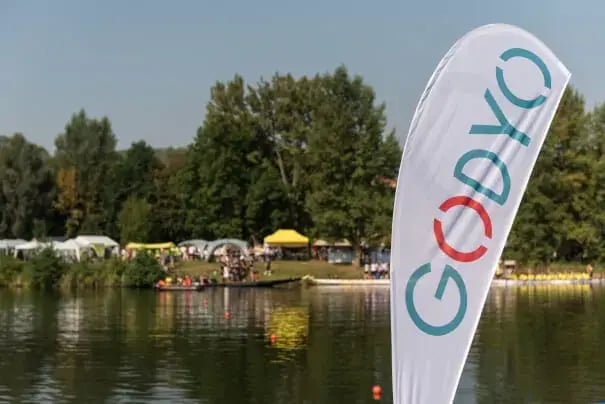 2016: 10 Jahre GODYO Drachenboot-Sprint - Bick vom Wasser auf den Strandschleicher